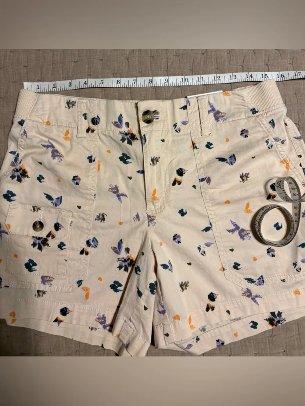 Women's Sonoma Butter Yellow Floral Utility Shorts NWT Size 10 - Picture 9 of 10